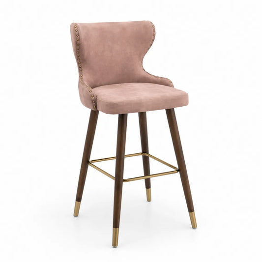Sgabello da bar in velluto rosa con gambe in legno e dettagli in ottone